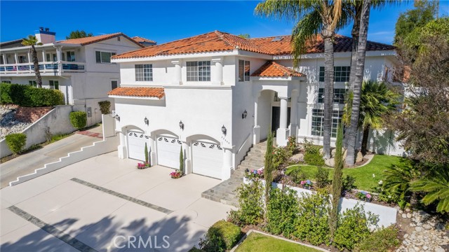 Detail Gallery Image 2 of 33 For 22640 Blue Teal, Canyon Lake,  CA 92587 - 3 Beds | 2/2 Baths