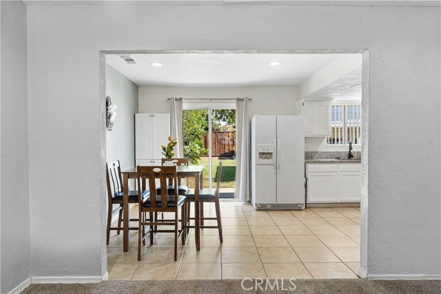 518 Lincoln Avenue, Bakersfield CA: https://media.crmls.org/medias/4f9db287-783b-445f-ac22-1d2ff13f67b9.jpg