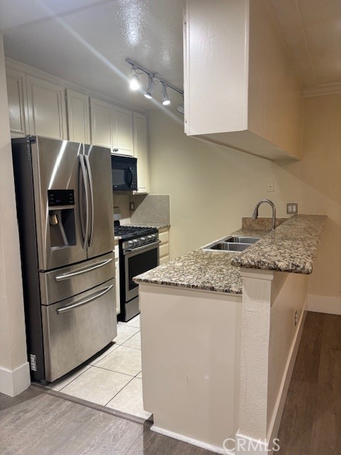 Detail Gallery Image 3 of 17 For 7035 Woodley #113,  Van Nuys,  CA 91406 - 2 Beds | 2 Baths