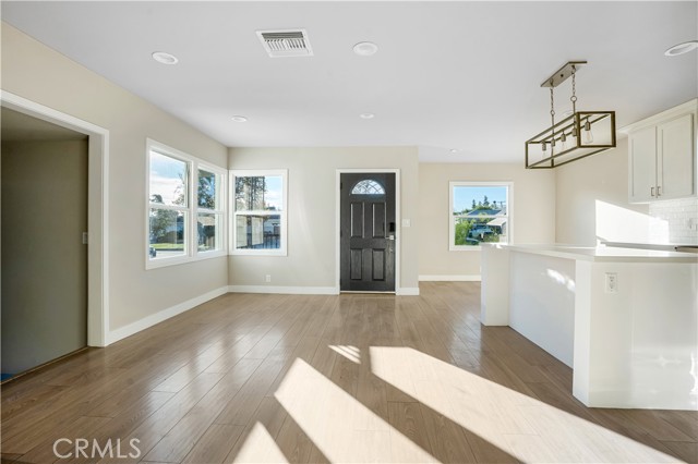 Detail Gallery Image 6 of 16 For 8466 Quartz, Winnetka,  CA 91306 - 3 Beds | 2 Baths