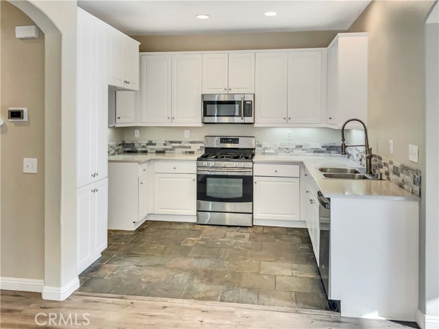 Detail Gallery Image 2 of 31 For 277 Bloomington Ave #132,  Rialto,  CA 92376 - 5 Beds | 3/1 Baths