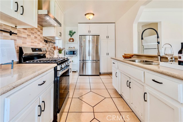 Detail Gallery Image 10 of 23 For 1915 W Palm Dr Dr, West Covina,  CA 91790 - 5 Beds | 2 Baths