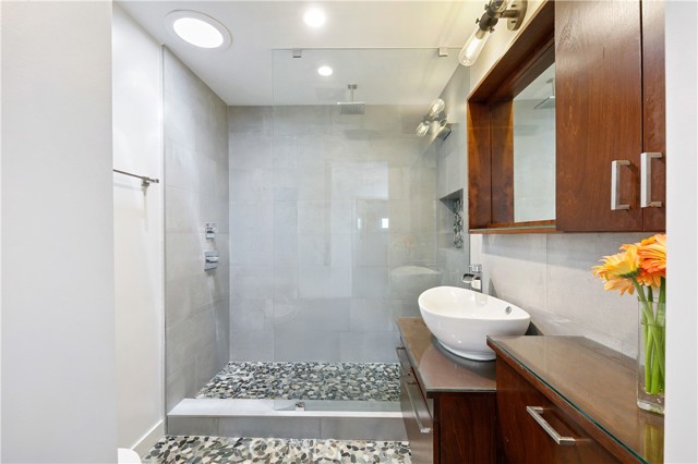 Detail Gallery Image 14 of 41 For 3512 Pacific Ave #2,  Los Angeles,  CA 90292 - 2 Beds | 2 Baths