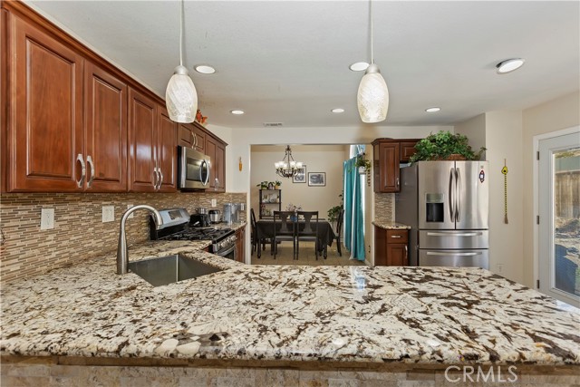 Detail Gallery Image 11 of 31 For 12803 Cardinal Rd, Victorville,  CA 92392 - 4 Beds | 3 Baths