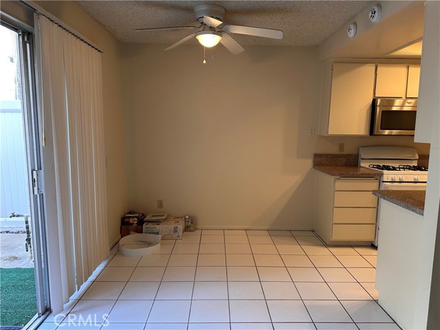 Detail Gallery Image 13 of 25 For 4832 King Cir #D,  Huntington Beach,  CA 92648 - 2 Beds | 2/1 Baths