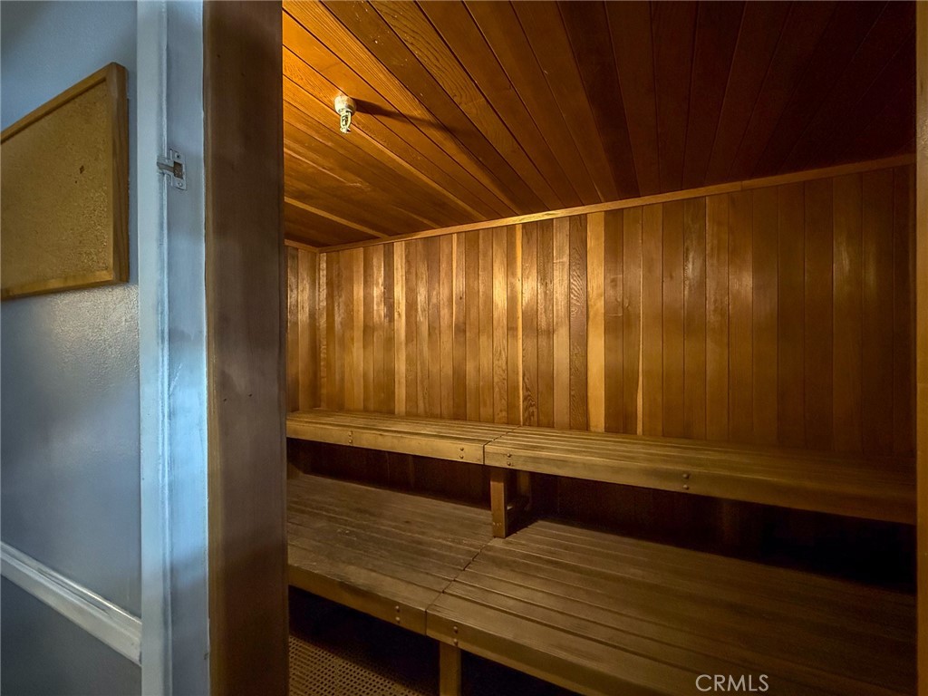 https://media.crmls.org/medias/4f9f5886-3d72-47eb-8540-7011f46454d4.jpg?preset=X-Large