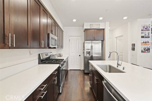 Detail Gallery Image 15 of 42 For 12827 W Hemingway Dr, San Fernando,  CA 91340 - 4 Beds | 2/1 Baths
