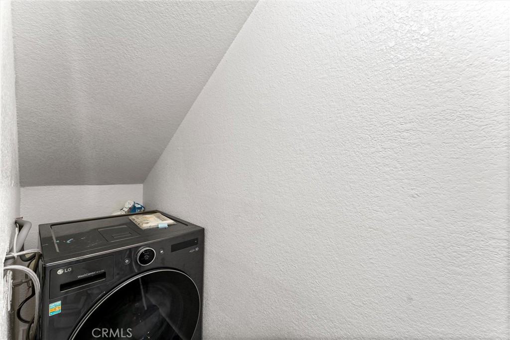 https://media.crmls.org/medias/4f9fafc5-3f7f-491f-9ab5-2f511e18fdb5.jpg?preset=X-Large