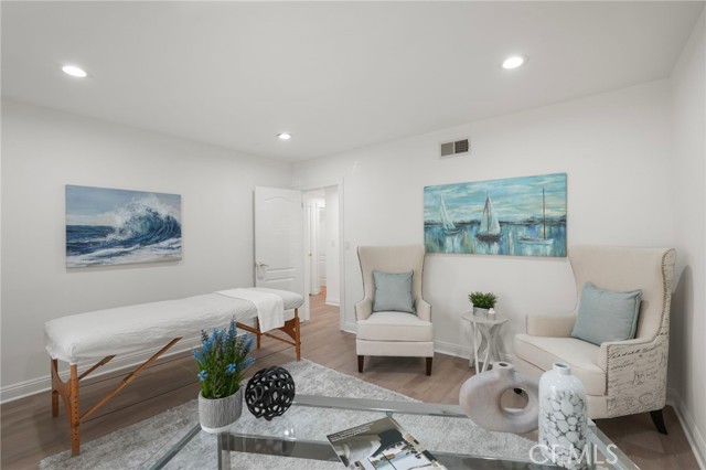 Detail Gallery Image 42 of 62 For 18760 Wells, Tarzana,  CA 91356 - 5 Beds | 4 Baths