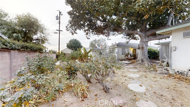 Detail Gallery Image 16 of 19 For 1025 S Indian Summer Ave, West Covina,  CA 91790 - 4 Beds | 2/1 Baths