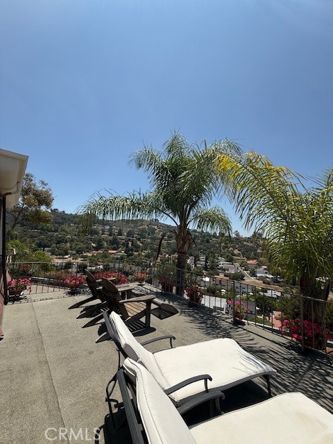 4310 Torreon Drive, Woodland Hills CA: https://media.crmls.org/medias/4fa05d05-4f56-46f9-8e30-c5246fc5f178.jpg