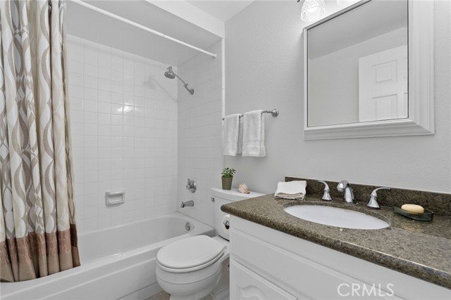 18301 Gum Tree Lane, Huntington Beach CA: https://media.crmls.org/medias/4fa1cf4b-5590-442a-a6f6-bd59dd2ce510.jpg