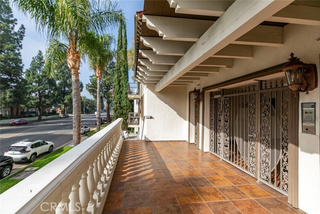 Detail Gallery Image 7 of 21 For 17115 Chatsworth St, Granada Hills,  CA 91344 - – Beds | – Baths