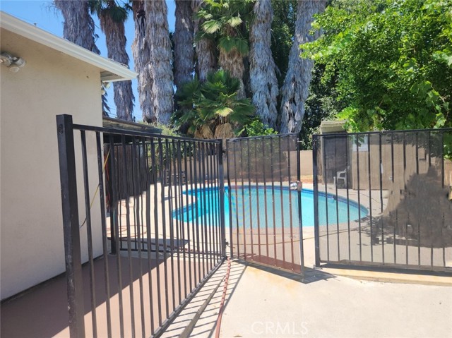 Detail Gallery Image 17 of 41 For 21057 Runnymede St, Canoga Park,  CA 91303 - 3 Beds | 2 Baths