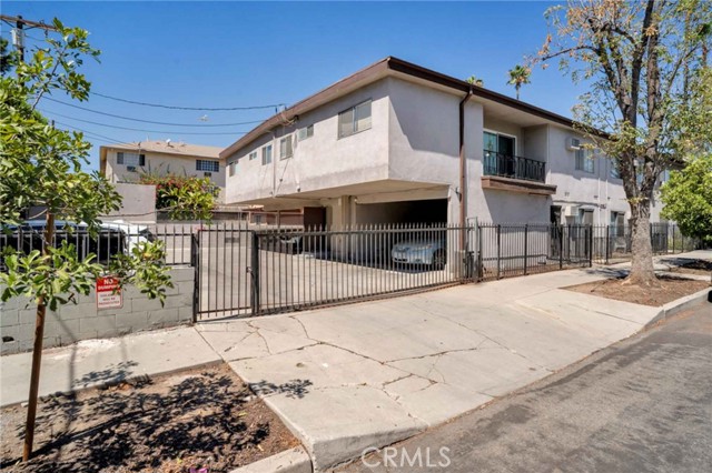 11936 Hart St, North Hollywood CA: https://media.crmls.org/medias/4fa38129-2e24-4fb5-8141-4a9a25652902.jpg