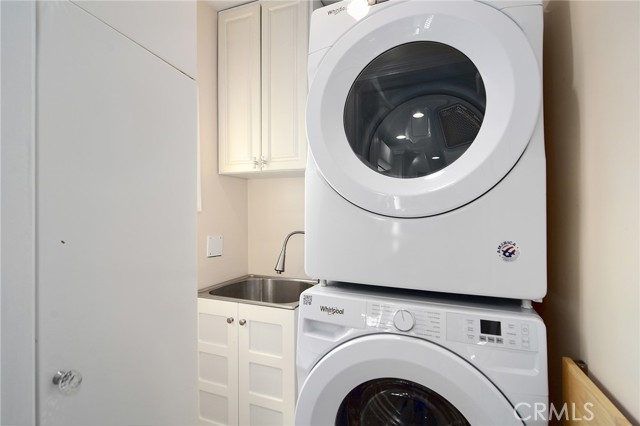 Detail Gallery Image 15 of 42 For 6508 Moorcroft Ave, Woodland Hills,  CA 91303 - 5 Beds | 3/1 Baths