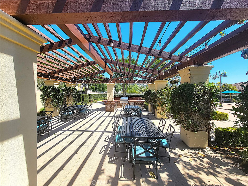 https://media.crmls.org/medias/4fa57f15-5e2d-4edc-b852-56b04fef4193.jpg?preset=X-Large