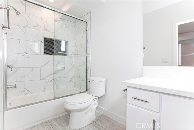 Detail Gallery Image 11 of 18 For 5916 1/2 N Tujunga Ave #1/2,  Los Angeles,  CA 91601 - 4 Beds | 4/1 Baths