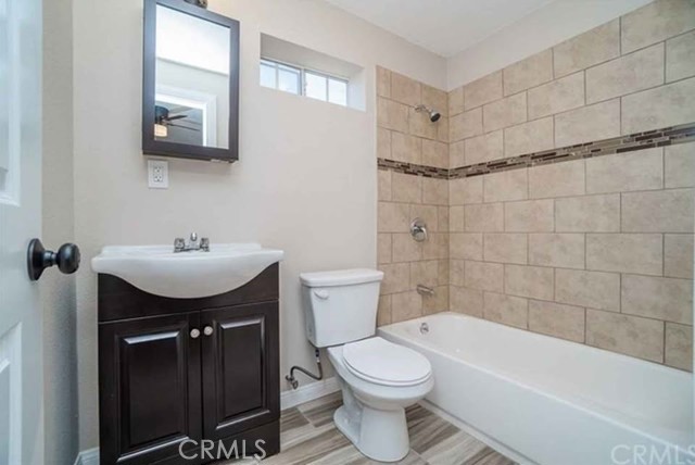 Detail Gallery Image 12 of 18 For 636 W 107th, Los Angeles,  CA 90044 - 3 Beds | 2 Baths