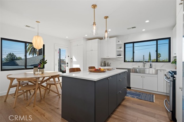 2329 Vineyard Avenue, Los Angeles CA: https://media.crmls.org/medias/4fa6b92c-5ec6-487b-8ddf-1d90f62cbde8.jpg