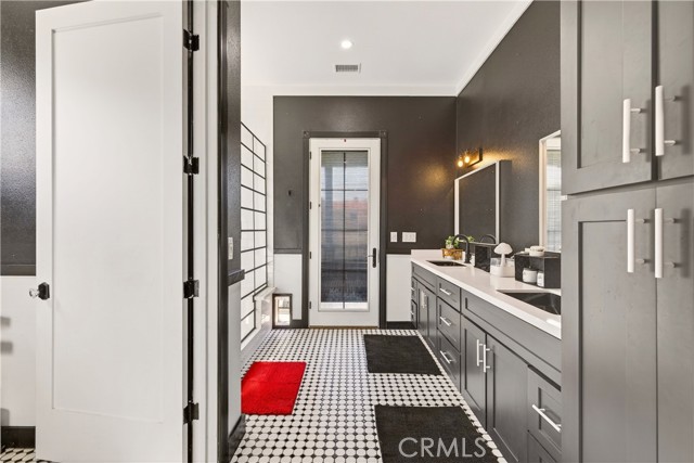 Detail Gallery Image 11 of 27 For 10901 Chestnut St, Los Alamitos,  CA 90720 - 4 Beds | 2 Baths