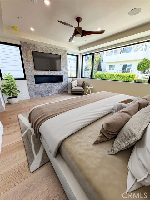 Detail Gallery Image 11 of 56 For 404 16th St, Manhattan Beach,  CA 90266 - 5 Beds | 5/2 Baths