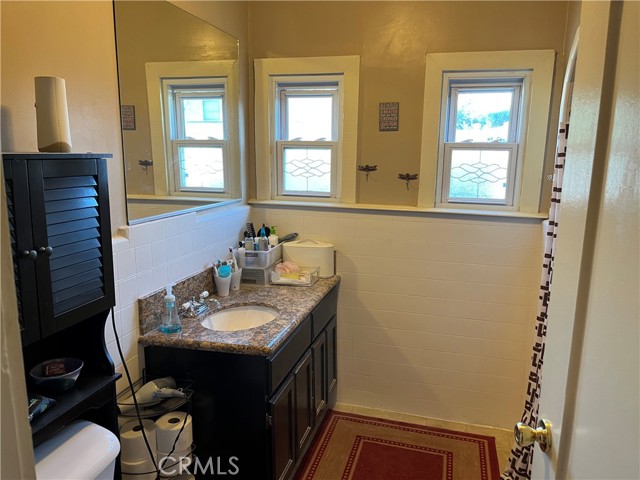 332 E South Street, Long Beach CA: https://media.crmls.org/medias/4fa83de2-89a9-48c7-9b3e-669a7a33782b.jpg