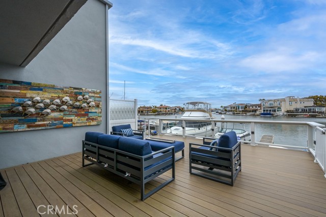 4073 Aladdin Drive, Huntington Beach CA: https://media.crmls.org/medias/4fa9aa3d-699f-422c-8bb8-4c6bd7d8a81b.jpg