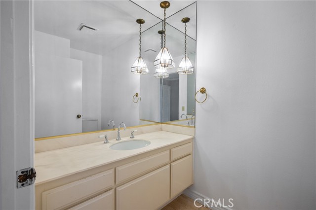 54 Hilltop Circle, Rancho Palos Verdes CA: https://media.crmls.org/medias/4faa92bc-8f92-4b93-a617-4928ab7fe98e.jpg