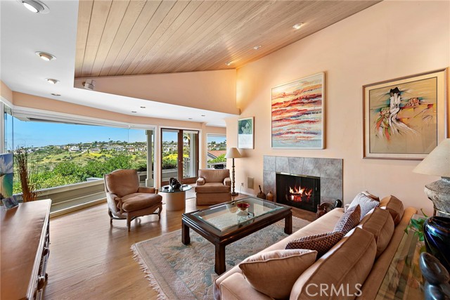 Detail Gallery Image 14 of 22 For 2060 Temple Hills Dr, Laguna Beach,  CA 92651 - 4 Beds | 3 Baths