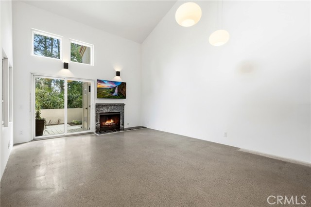 Detail Gallery Image 7 of 24 For 122 Corsica, Newport Beach,  CA 92660 - 2 Beds | 2 Baths