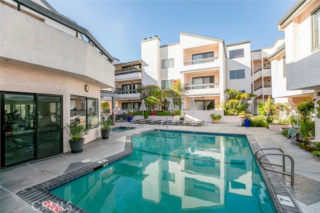 11911 Magnolia Boulevard, Valley Village CA: https://media.crmls.org/medias/4fac4e4d-982c-4043-9d7c-f73fce6b74e4.jpg