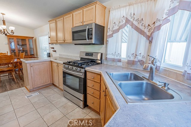 Detail Gallery Image 9 of 60 For 32900 Riverside Dr #62,  Lake Elsinore,  CA 92530 - 3 Beds | 2 Baths