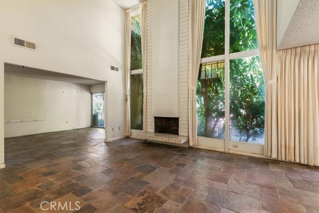 19259 Ludlow St., Porter Ranch CA: https://media.crmls.org/medias/4fae1a60-c2cd-4c1b-9020-401ccf5e1a85.jpg
