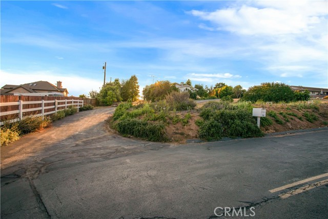 711 Tumble Creek Lane, Fallbrook CA: https://media.crmls.org/medias/4fae28fe-6f02-4916-af55-b67f9c63d3d1.jpg