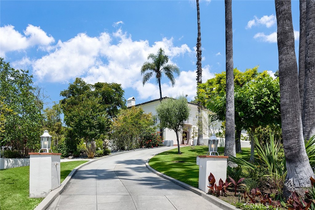 305 W Kenneth Road, Glendale, CA 91202