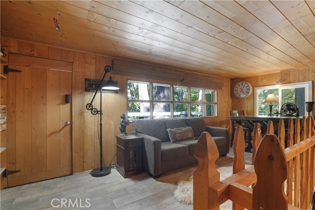 Detail Gallery Image 5 of 29 For 825 Cottage Grove Rd, Lake Arrowhead,  CA 92352 - 2 Beds | 1 Baths