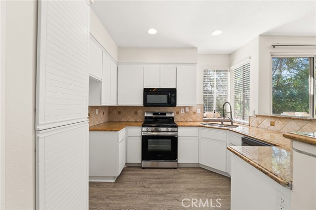 Image 10 of 35 For 8215 White Oak  19