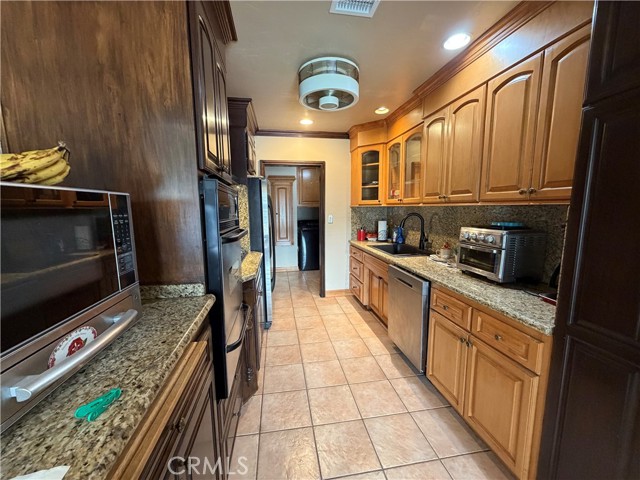 Detail Gallery Image 10 of 31 For 5707 Bigelow St, Lakewood,  CA 90713 - 3 Beds | 2/1 Baths