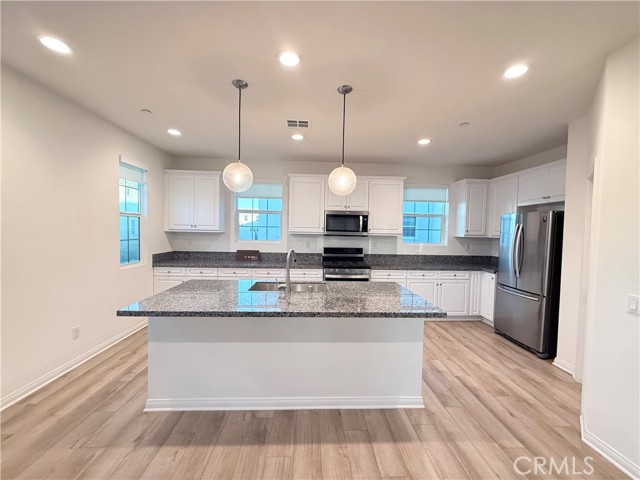 Detail Gallery Image 4 of 28 For 6958 Crimson Dr, Buena Park,  CA 90621 - 4 Beds | 3/1 Baths