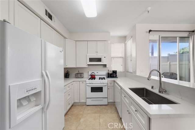 Detail Gallery Image 5 of 24 For 39224 Anchor Bay #C,  Murrieta,  CA 92563 - 2 Beds | 2/1 Baths