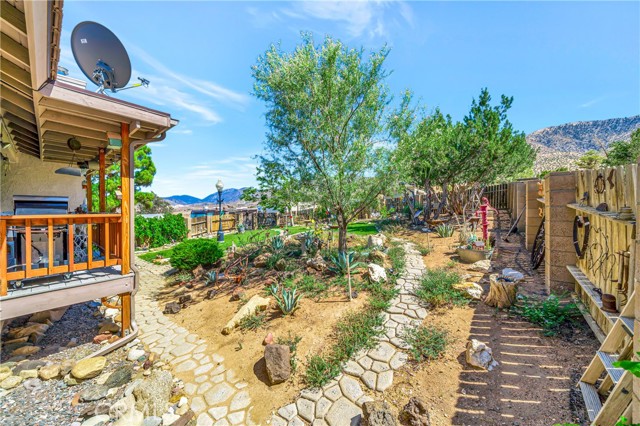 11720 Honeybee Lane, Juniper Hills CA: https://media.crmls.org/medias/4fb253d4-aaac-491b-b377-a57f68a71ec8.jpg