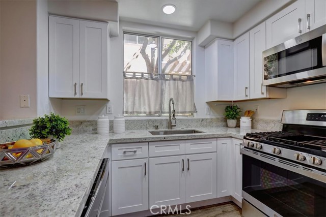 2719 Dietrich Drive, Tustin CA: https://media.crmls.org/medias/4fb2bfd6-a72a-4852-a8e5-f40047a41119.jpg