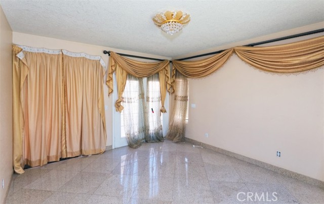 Detail Gallery Image 15 of 45 For 13030 Caspian, Victorville,  CA 92395 - 4 Beds | 3 Baths