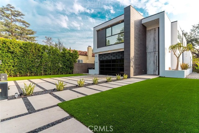 Detail Gallery Image 2 of 41 For 11246 Kling St, North Hollywood,  CA 91602 - 4 Beds | 4 Baths