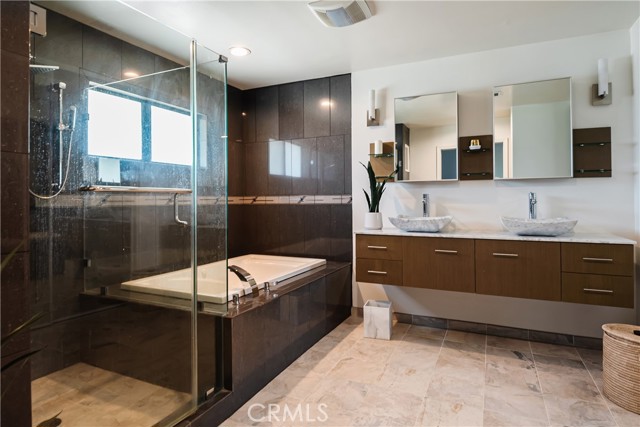 Modern, Spa-like Primary Suite Bathroom