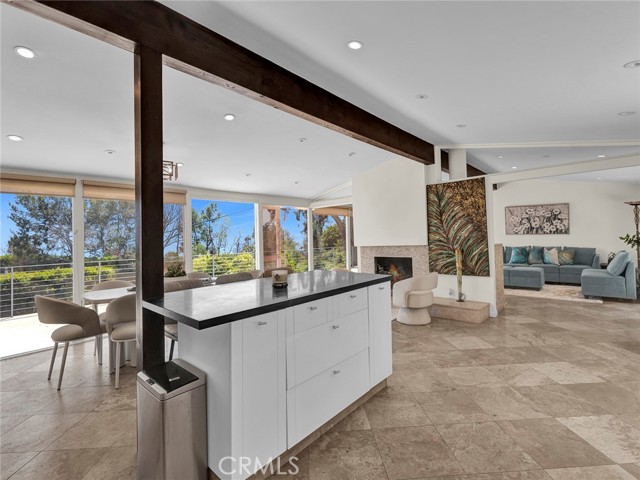 20537 Little Rock Way, Malibu CA: https://media.crmls.org/medias/4fb44fd2-0b89-417c-b5de-2103800b9bdf.jpg