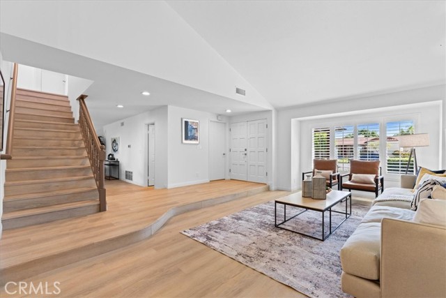 Detail Gallery Image 4 of 34 For 12325 Glynn, Downey,  CA 90242 - 4 Beds | 2/1 Baths