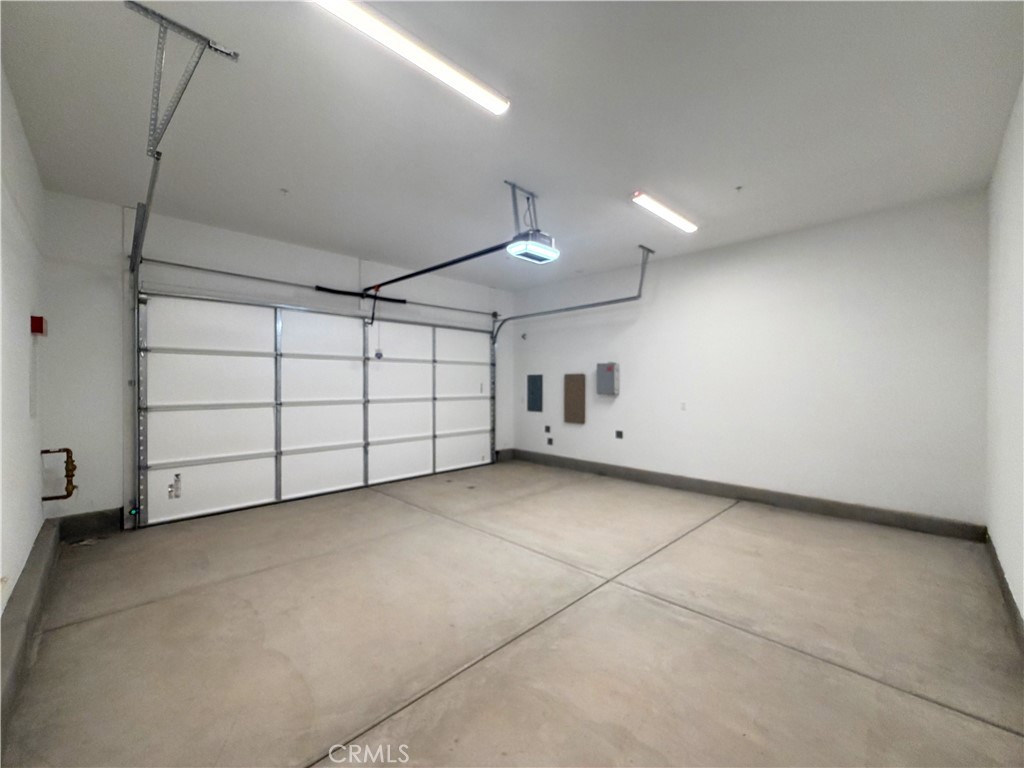 https://media.crmls.org/medias/4fb4ddb2-df6e-49ee-9a54-cd17246e18be.jpg?preset=X-Large