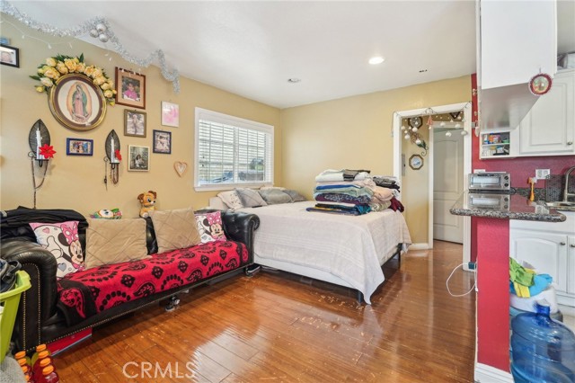 10240 Atlantic Avenue, South Gate CA: https://media.crmls.org/medias/4fb4f632-a50a-4fc9-ae69-26d17df908ba.jpg